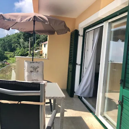 Private Hanglage Mit Besonderer Ausstattung Medveja